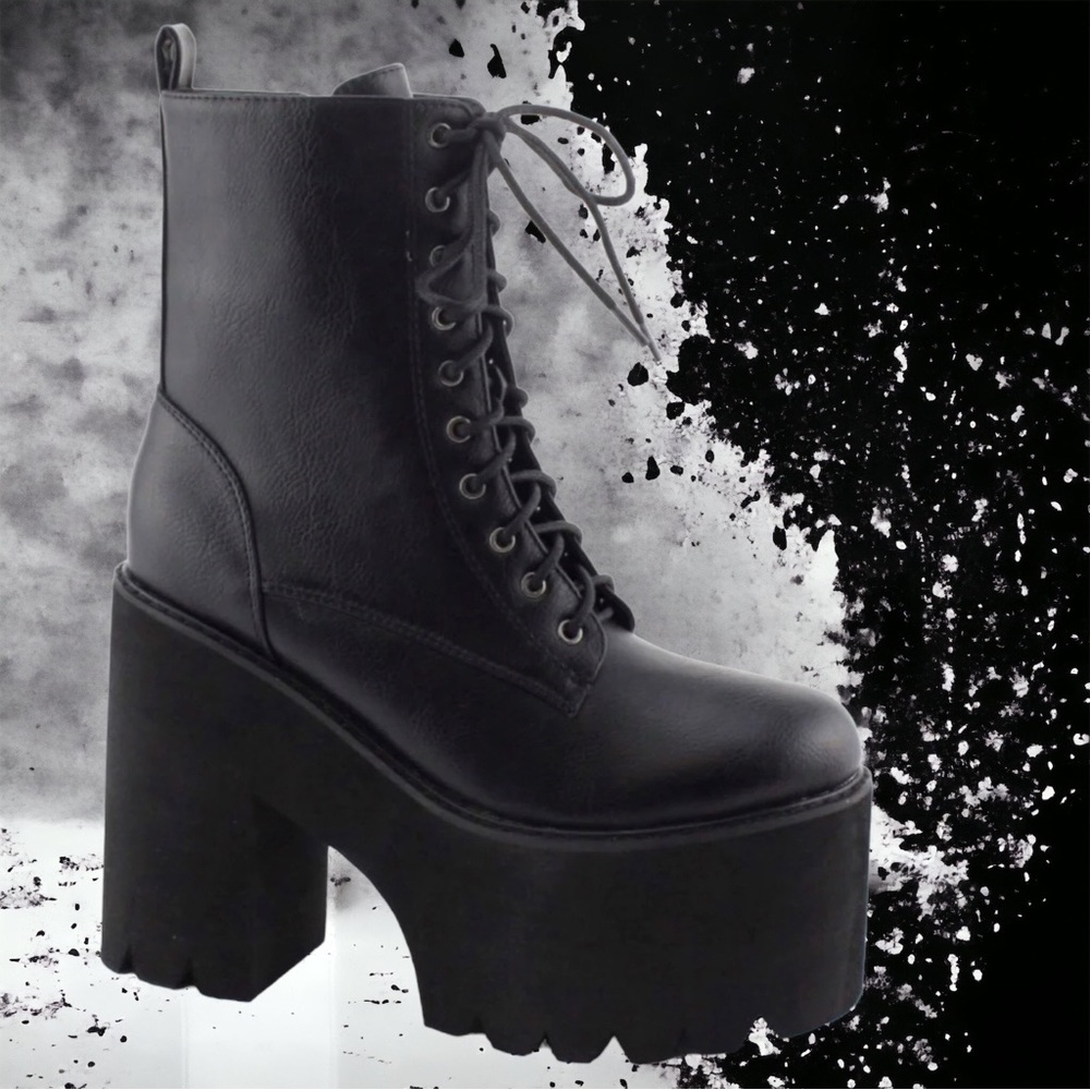 One Left! Nu Shuz Key West Black Lace-up Lug Sole Ultra Platform Boots 10 - Picture 5 of 6
